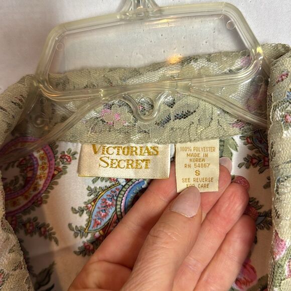Victoria's Secret Vintage Gold Label Paisley/Rose Silky Pajama Set. Size Small. - Picture 5 of 10